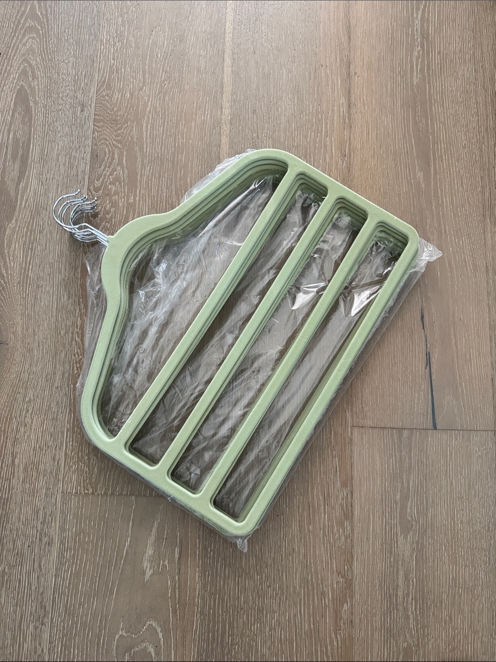 Multi-Slat Velvet Space-Saving Closet Hanger - Light Green